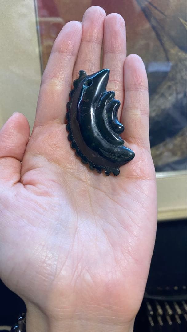 神棚でエネルギー注入済　獣形勾玉 おそらくネフライト？　魔除け