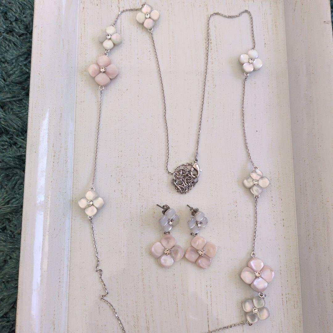 ぶ*み様 ヴァンドームブティック　フラワーモチーフ ネックレスとピアスセット