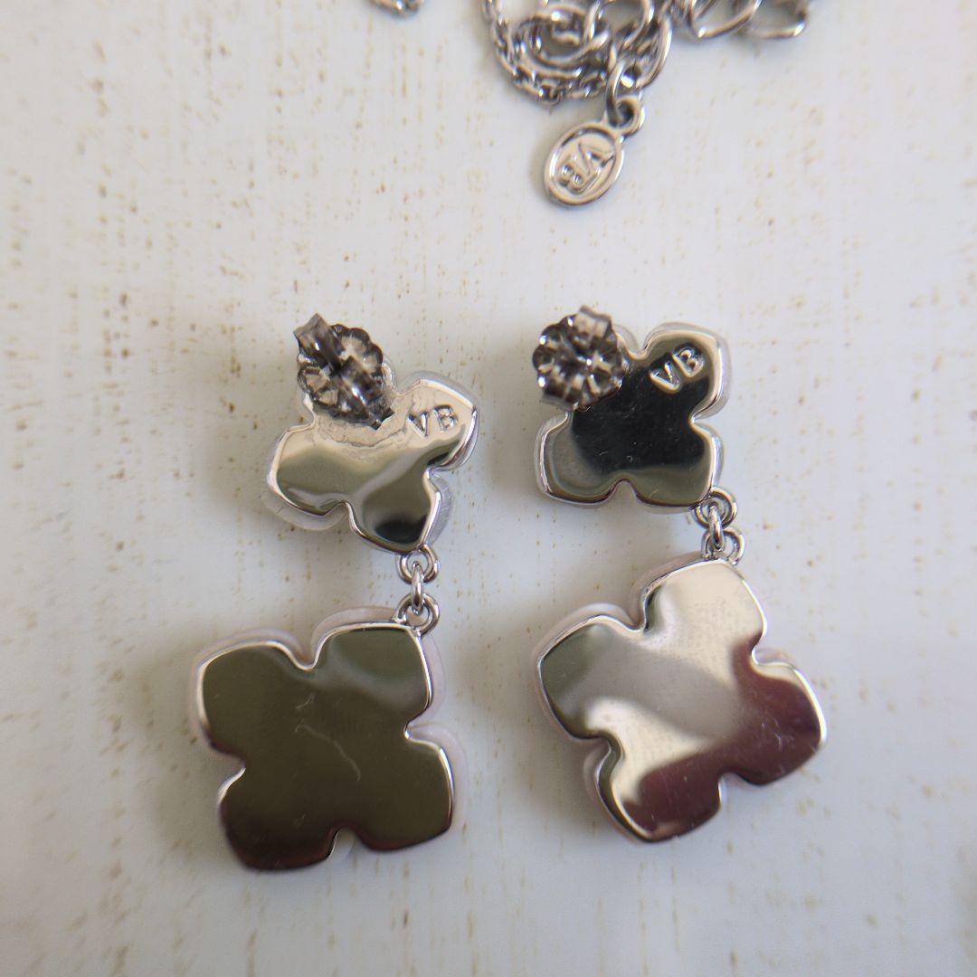 ぶ*み様 ヴァンドームブティック　フラワーモチーフ ネックレスとピアスセット