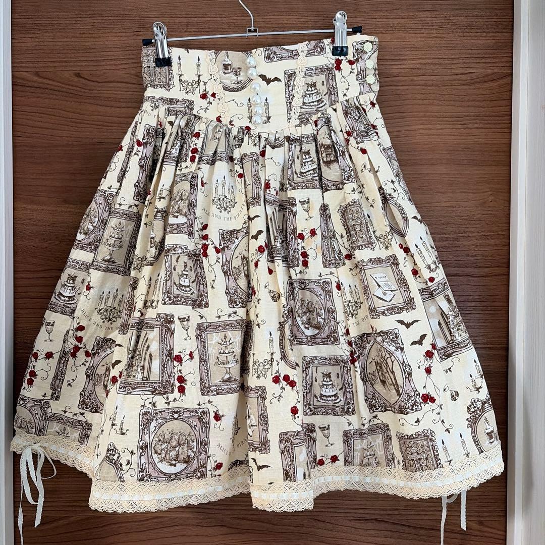 薔薇と額縁柄　スカート