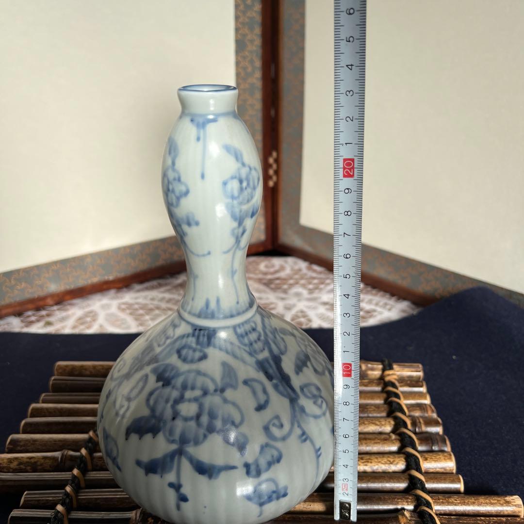 古伊万里　瓢形筋花文　染付花器　砂高台　完品最終値段