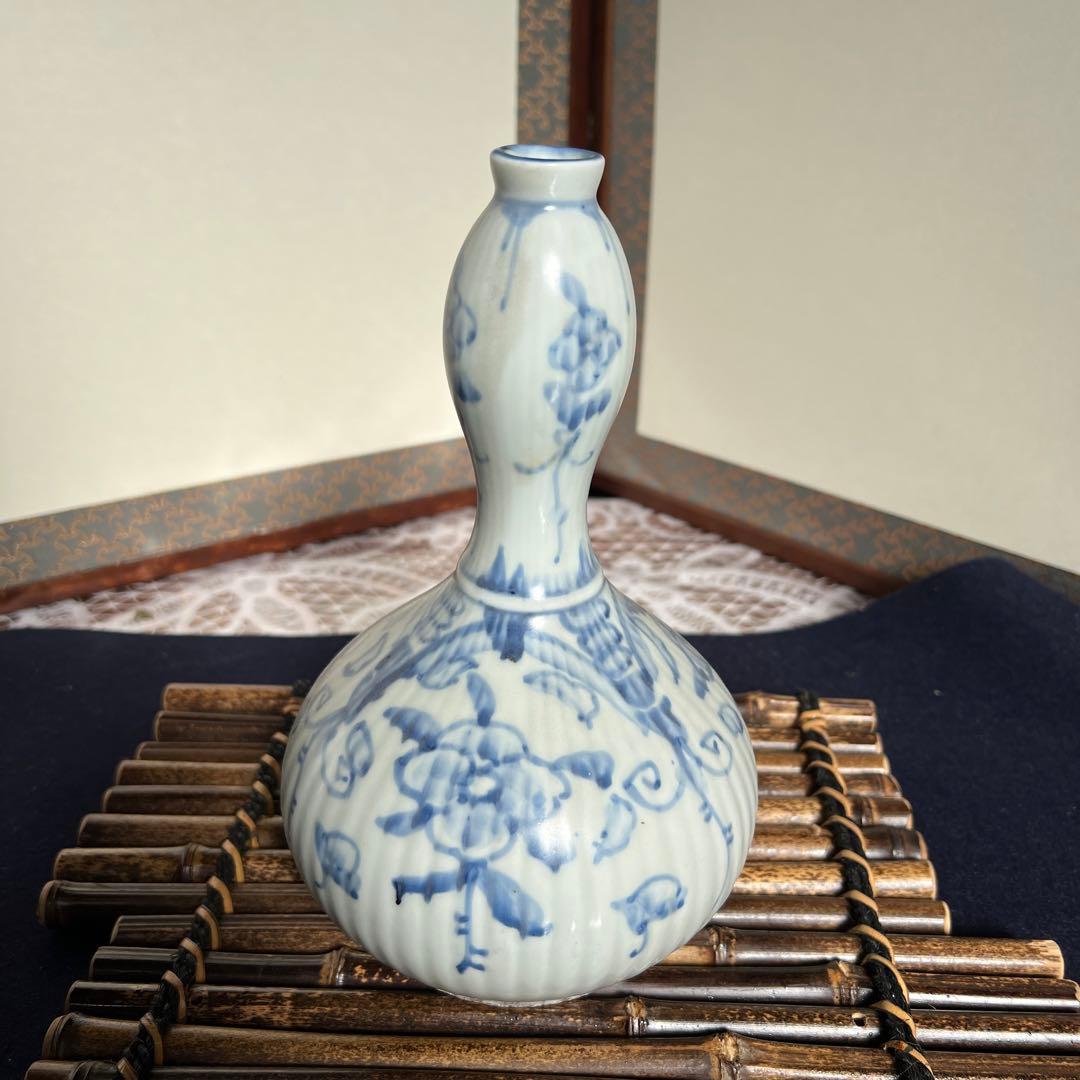 古伊万里　瓢形筋花文　染付花器　砂高台　完品最終値段