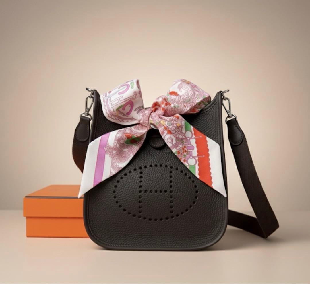 ぴんぴんまる！ Hermès 最新刻印 エヴリン TPM エベンヌ2つ目