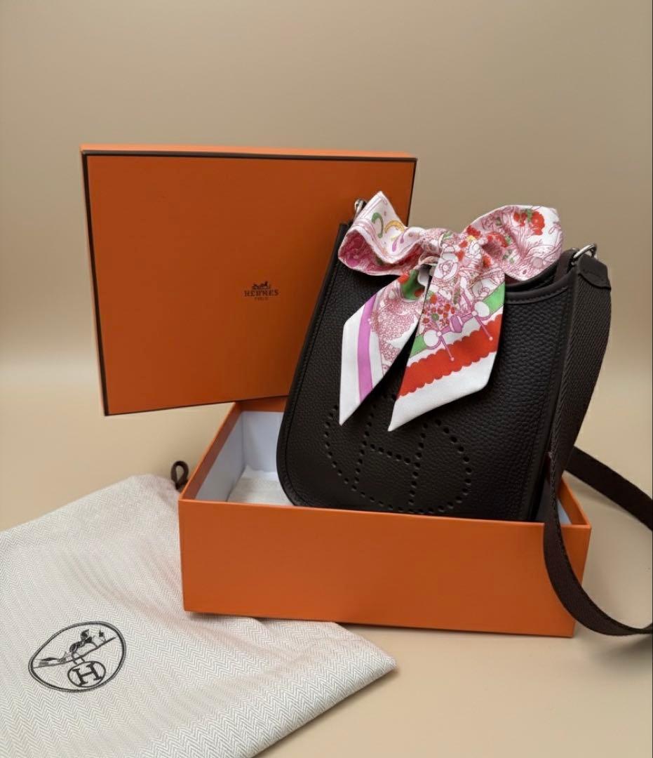 ぴんぴんまる！ Hermès 最新刻印 エヴリン TPM エベンヌ2つ目