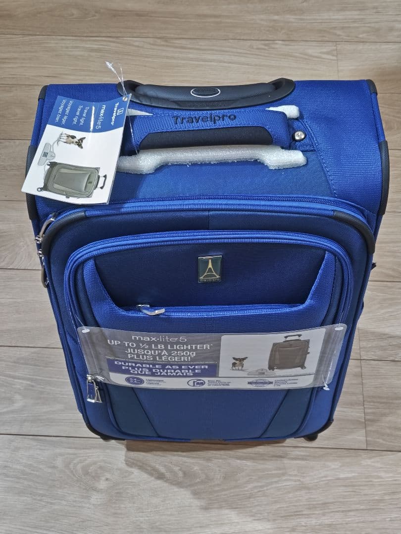 [Travelpro] Maxlite 5 22インチ 拡張可能スーツケース