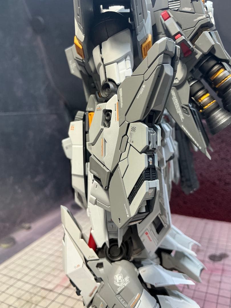 V-TIGER 製　RX-93 νガンダム　全塗装完成品