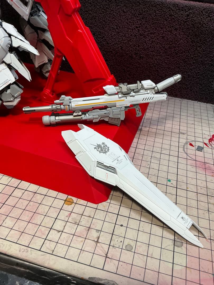 V-TIGER 製　RX-93 νガンダム　全塗装完成品