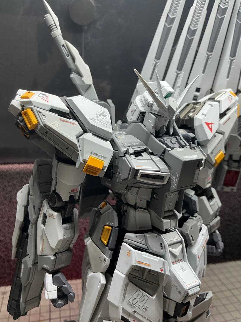 V-TIGER 製　RX-93 νガンダム　全塗装完成品