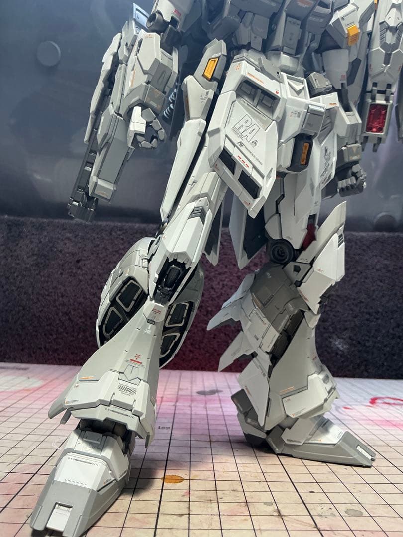 V-TIGER 製　RX-93 νガンダム　全塗装完成品