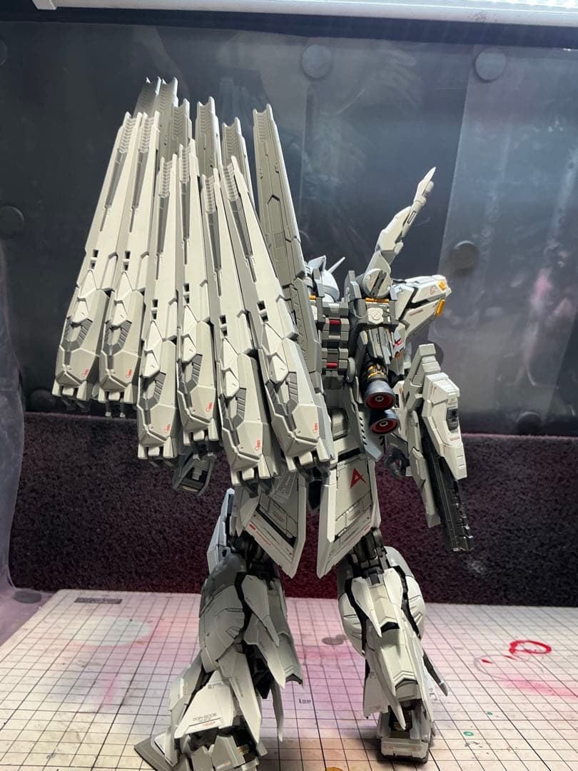 V-TIGER 製　RX-93 νガンダム　全塗装完成品