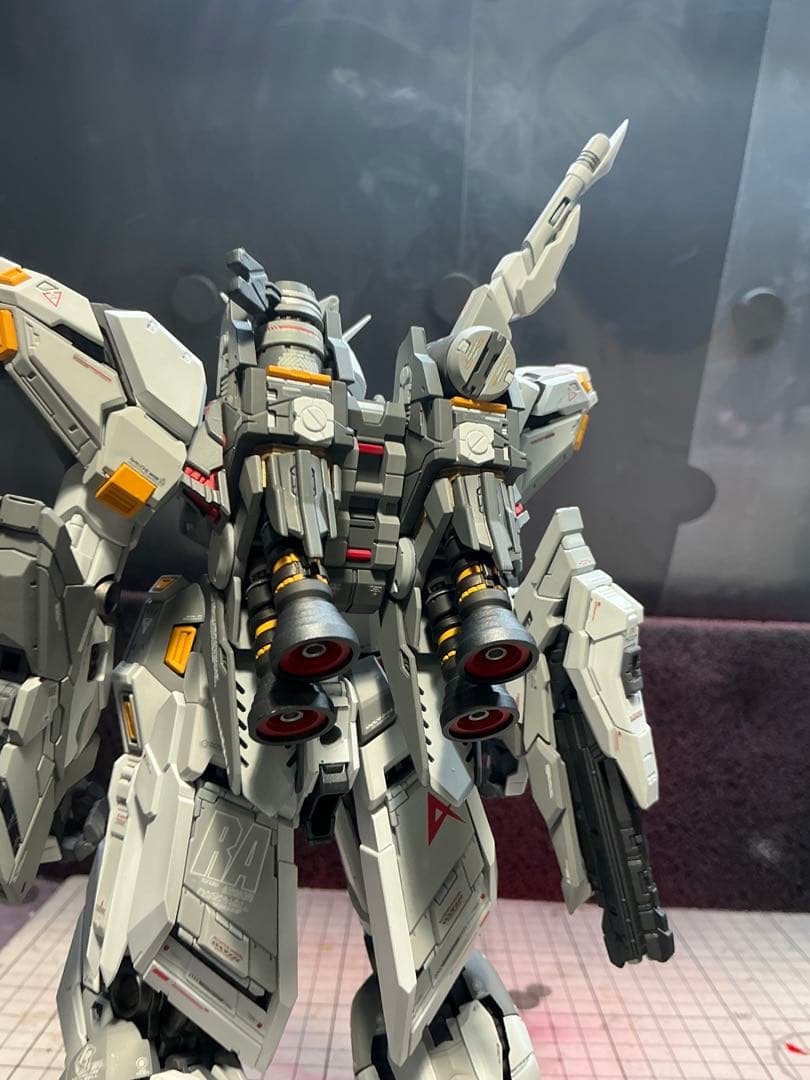 V-TIGER 製　RX-93 νガンダム　全塗装完成品