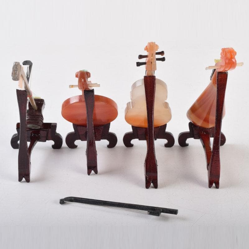 中国　赤瑪瑙彫刻　小さな楽器　弦楽器など　4点　箱付　V　9210