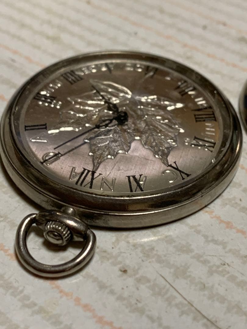 　メイプルリーフ銀貨　懐中時計　 重さ５４.5g　時計不動品かも