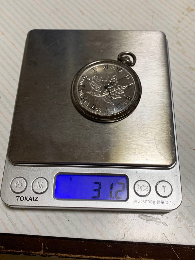 　メイプルリーフ銀貨　懐中時計　 重さ５４.5g　時計不動品かも