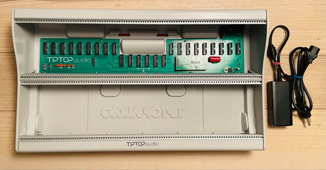 Tip Top Audio Mantis モジュラーシンセ　ケース