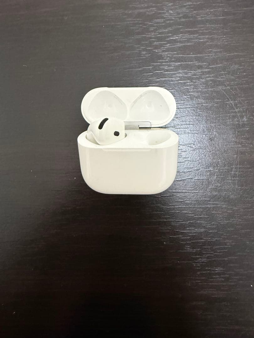 AirPods本体 ホワイト 充電ケース付き 左だけ右はありません