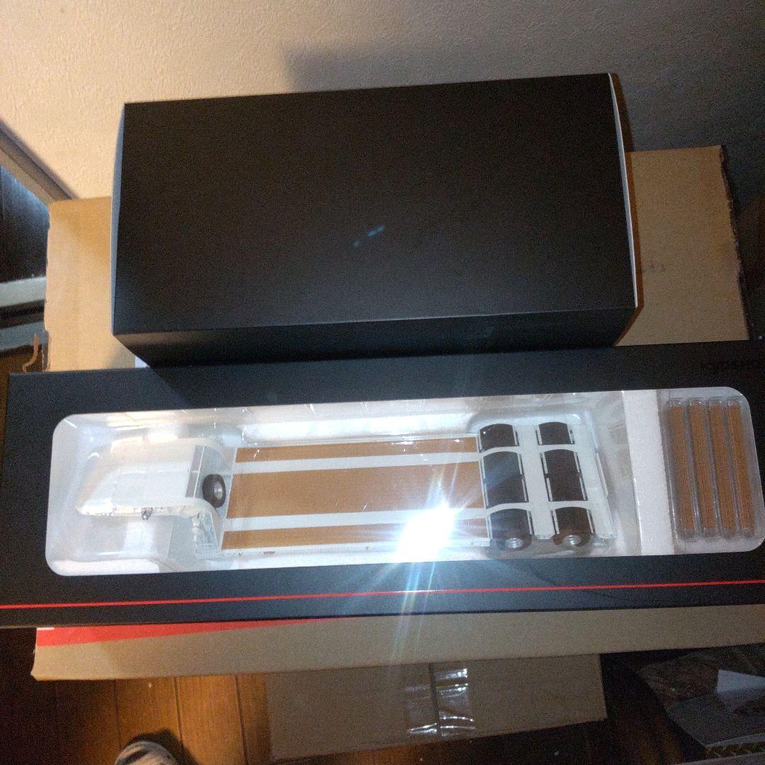 UDトラックス クオンj 中底床重量物運搬トレーラー　1/43