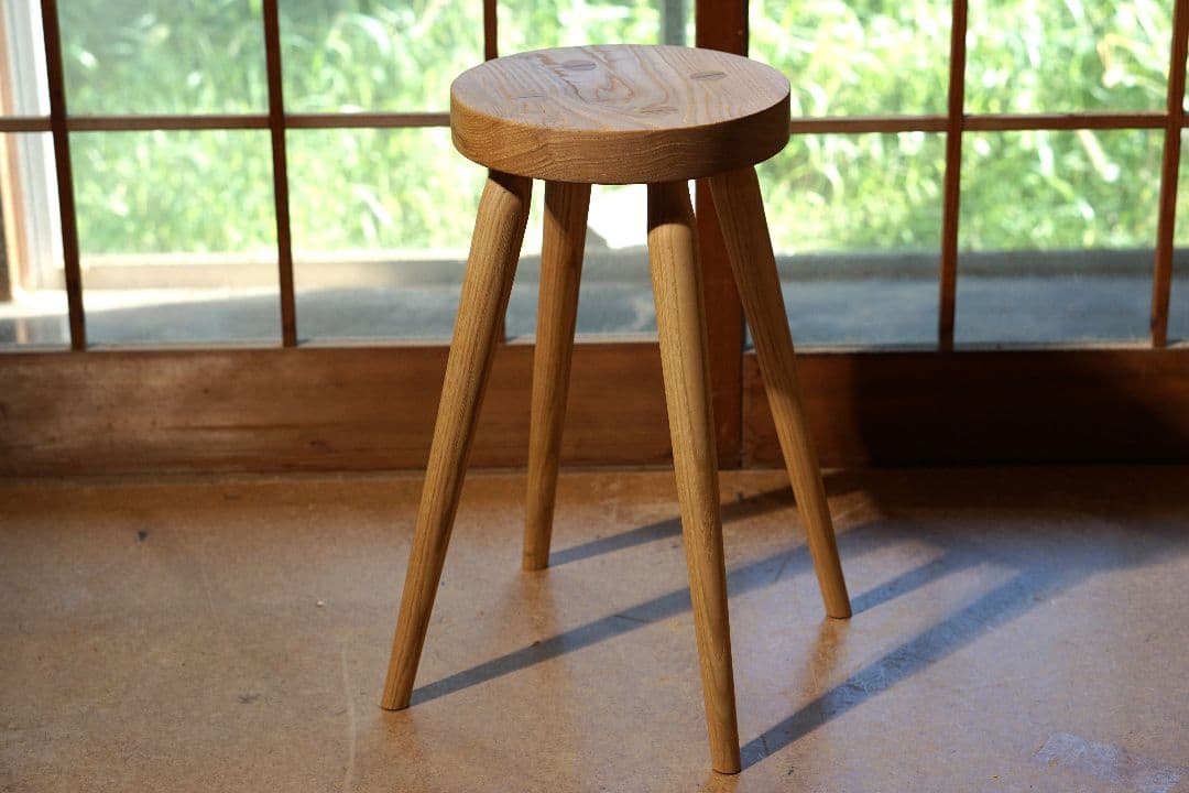 栗の木で出来たスツール　ハンドメイド