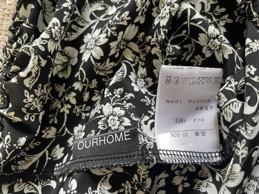 OUR ゆったりフレアワイドパンツ 小花柄