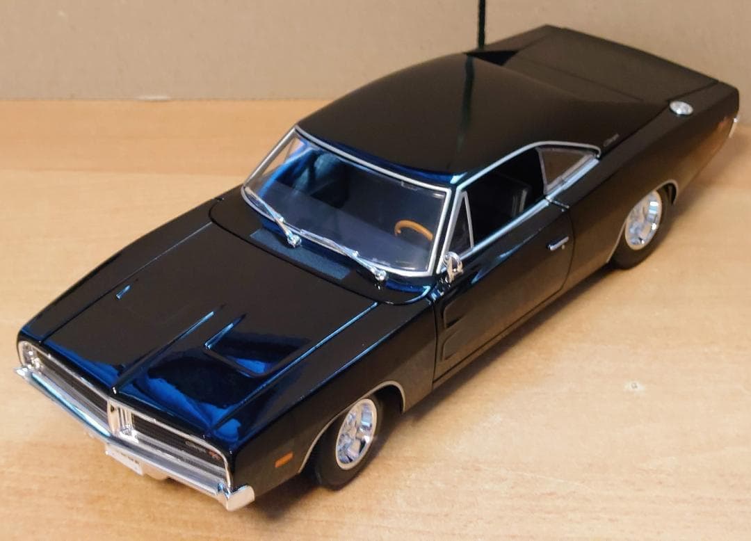 1/18 ダッジチャージャーR/T Dodge Charger R/T 1969