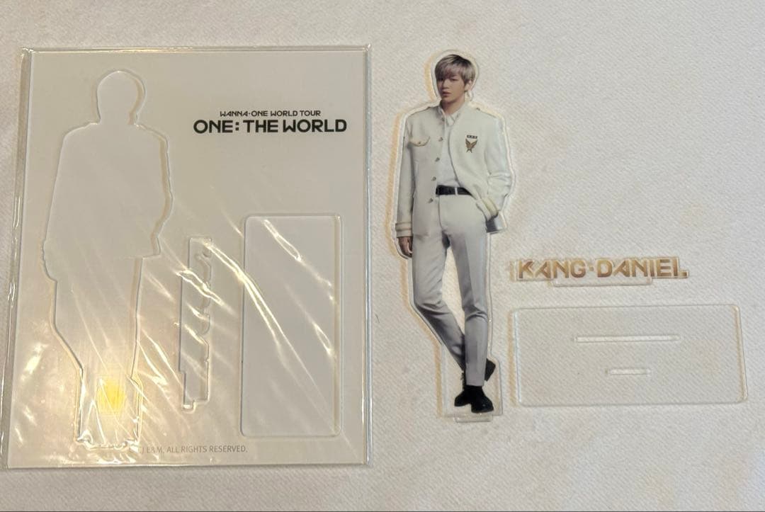 ︎︎Wanna One 公式アクリルスタンド 9体セット