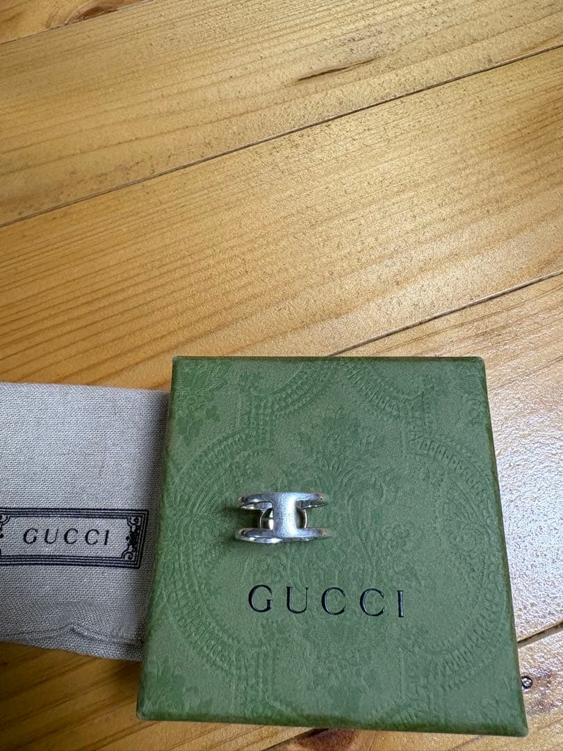 GUCCI シルバー ロゴリング17号