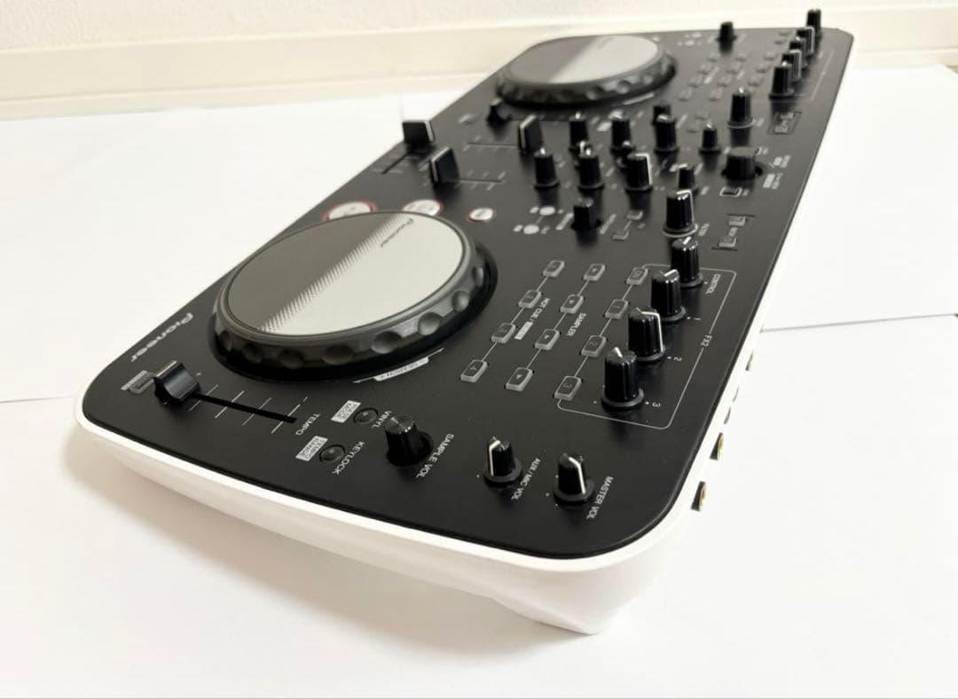 Pioneer DDJ-ERGO-V DJコントローラー　パイオニア バスパワー