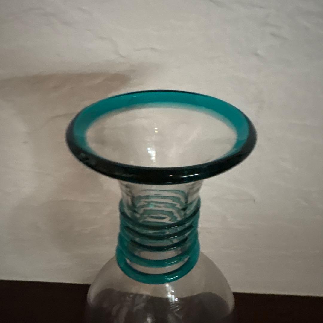 透明と青色のガラス花瓶　びーどろ