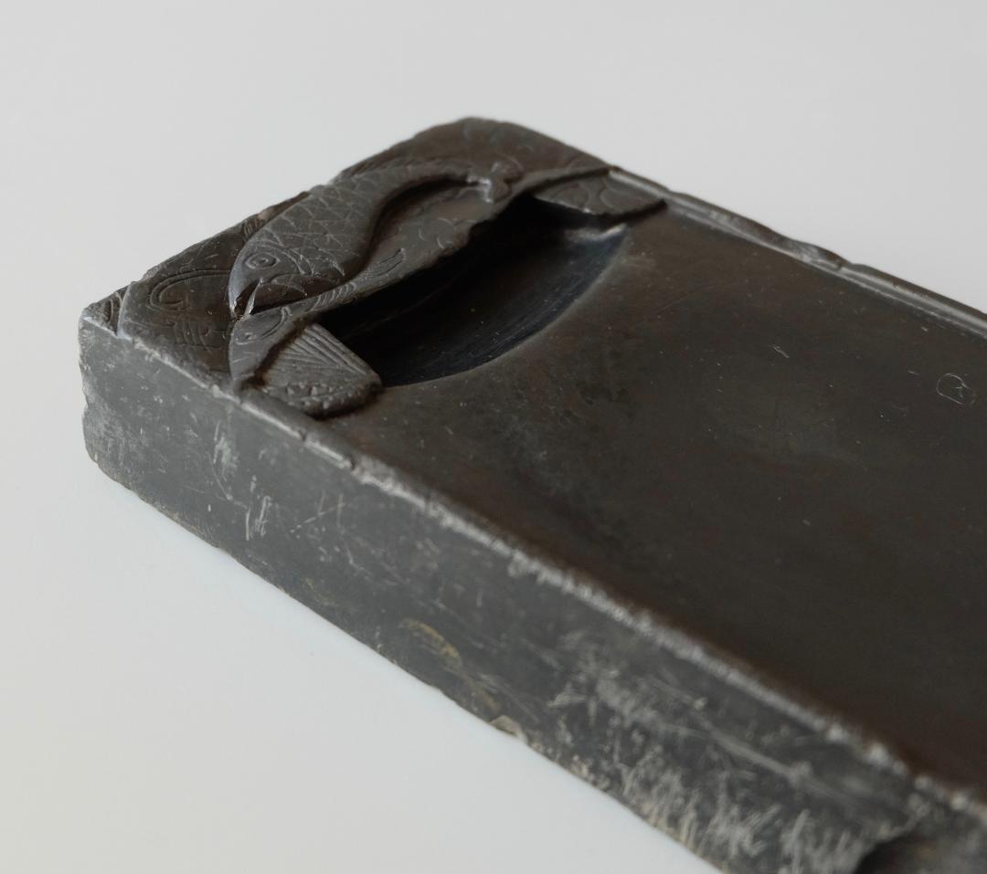 ☆李朝：魚の彫りのある硯