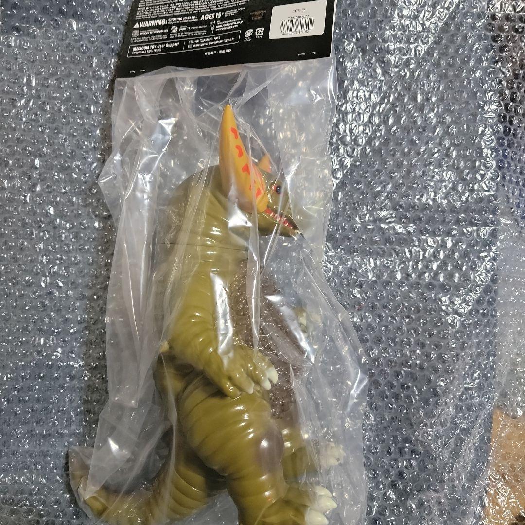 安楽安作　ゴモラ　ウルトラマン　メディコムトイ　怪獣　ソフビ