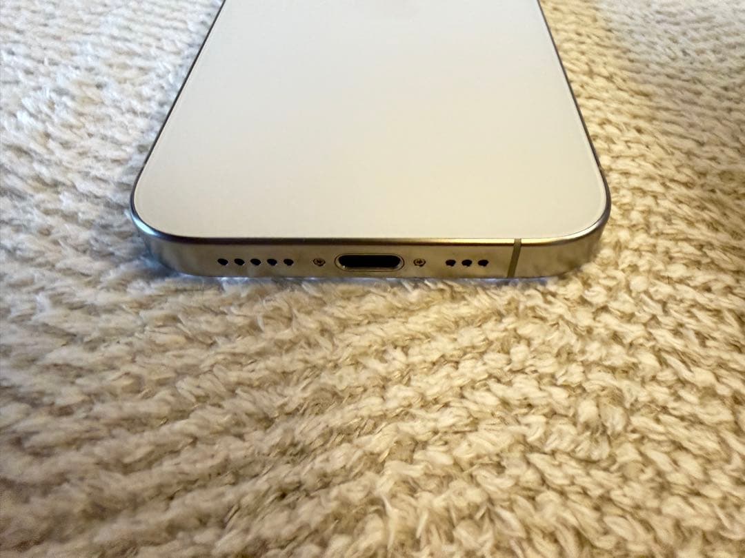 【超美品】Apple iPhone 15 Pro ホワイト 本体 256GB