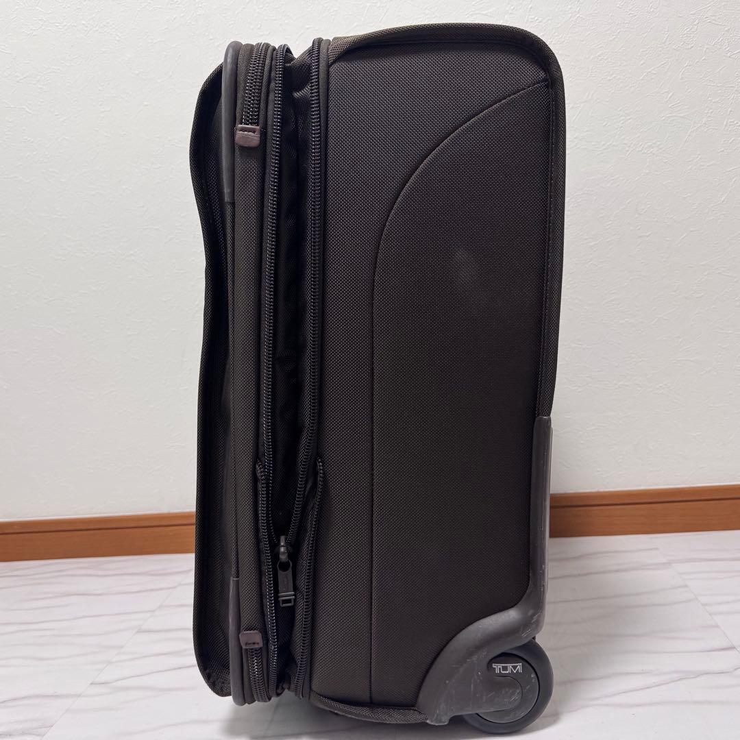 激レア✨トゥミ エキスパンダブル キャリーケース 2輪 アドアバッグストラップ付