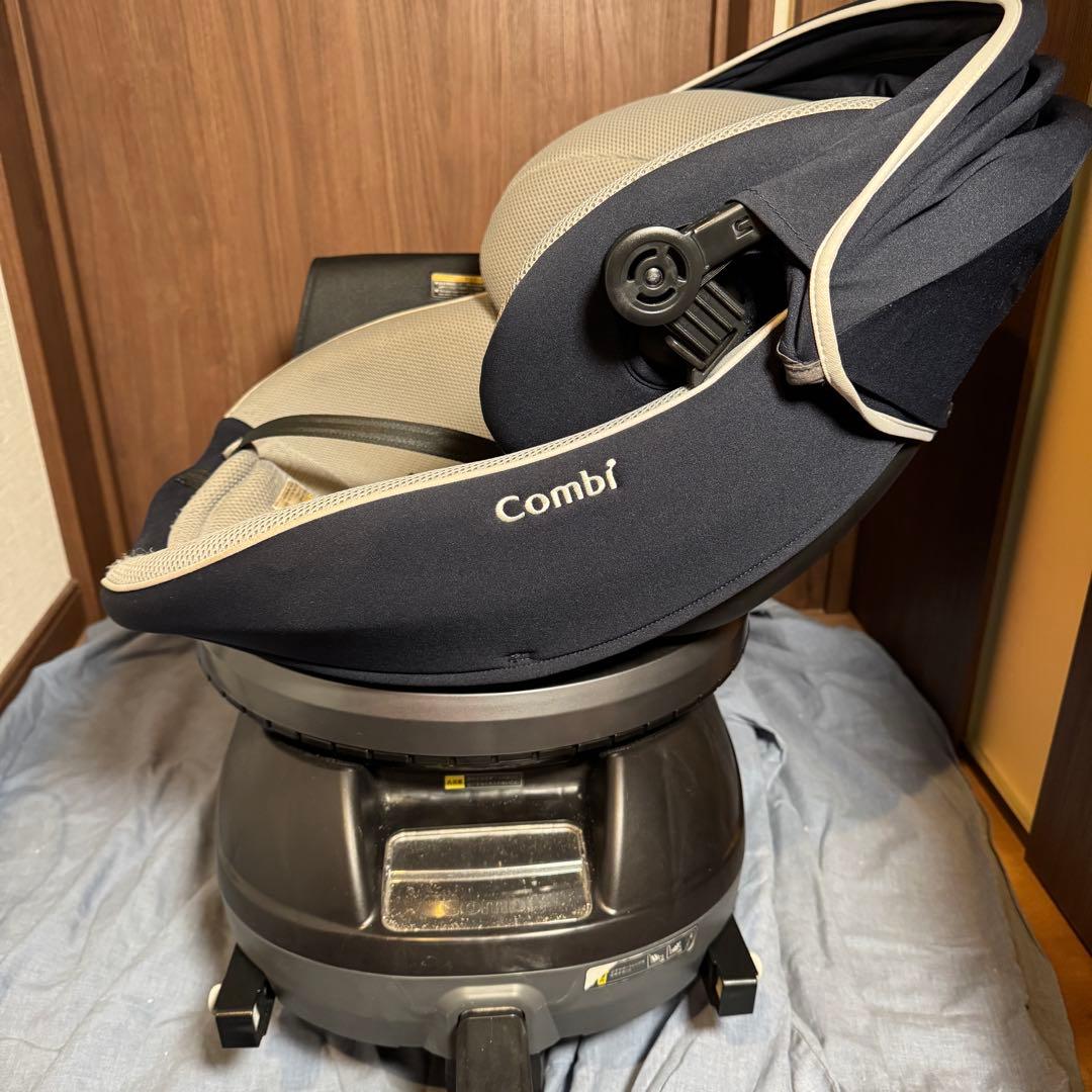 【美品】コンビ クルムーヴ ISOFIX 回転式 チャイルドシート ネイビー
