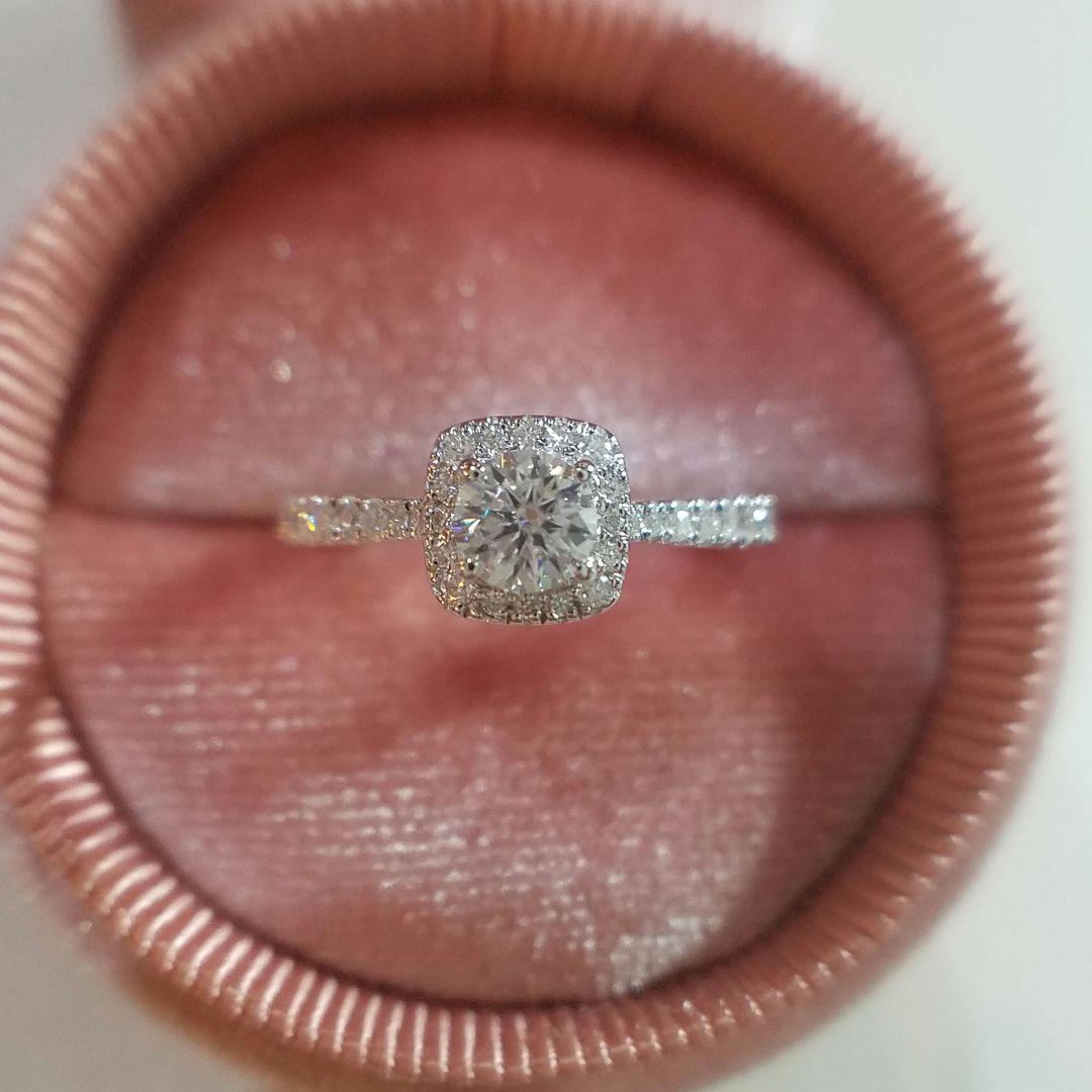 Yu⭐︎ページ！最高級モアサナイト　0.3カラット　スクエアヘイローリング