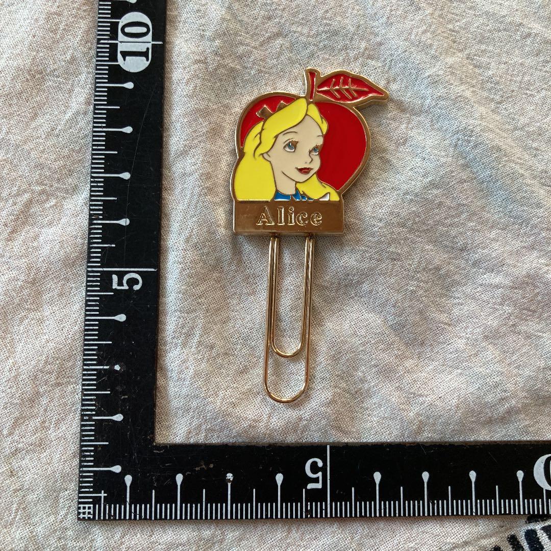 クリップ　アリス　ディズニー　キーホルダーにしてもオシャレかも