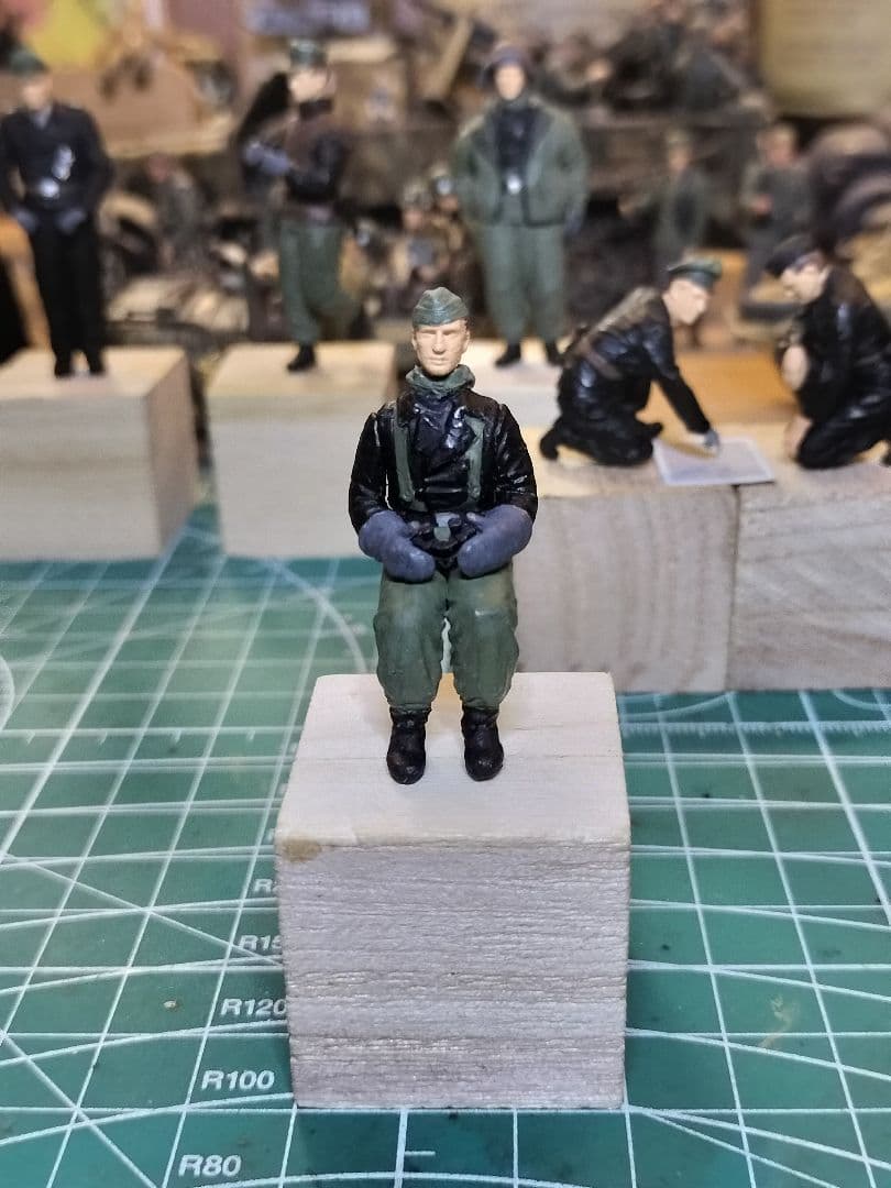 ミリタリー 1/35 ドイツ軍兵９体フィギュアセット&1/35キングタイガー