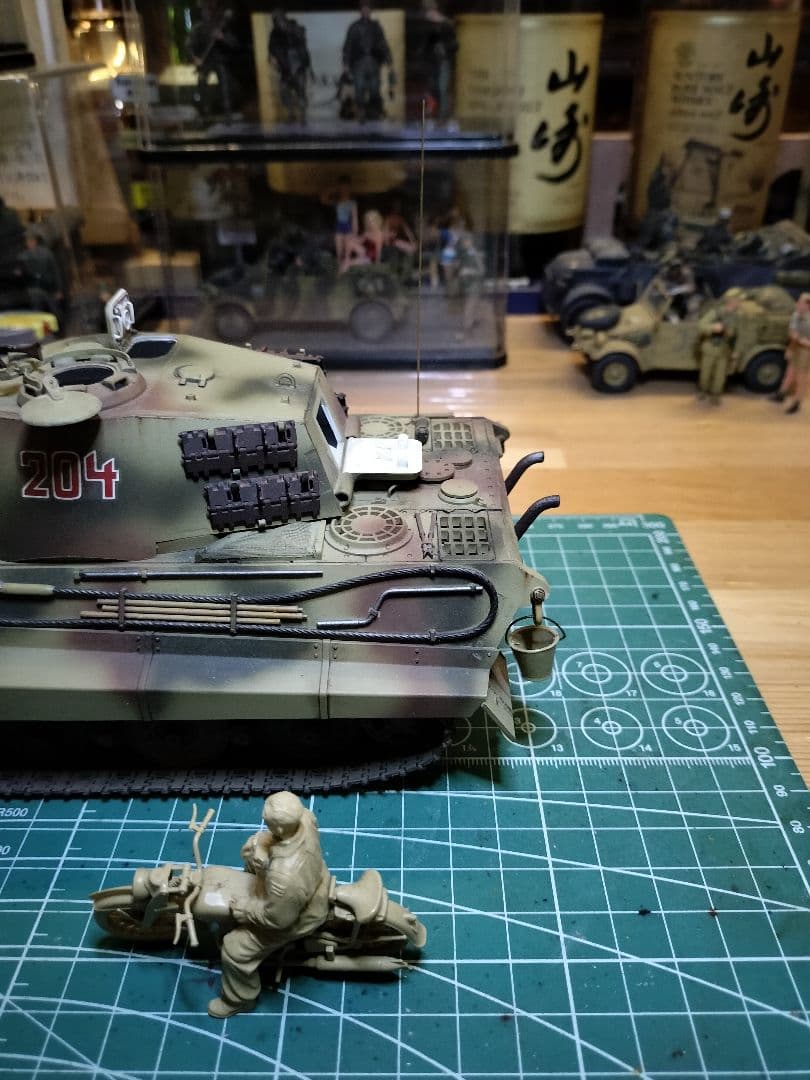 ミリタリー 1/35 ドイツ軍兵９体フィギュアセット&1/35キングタイガー