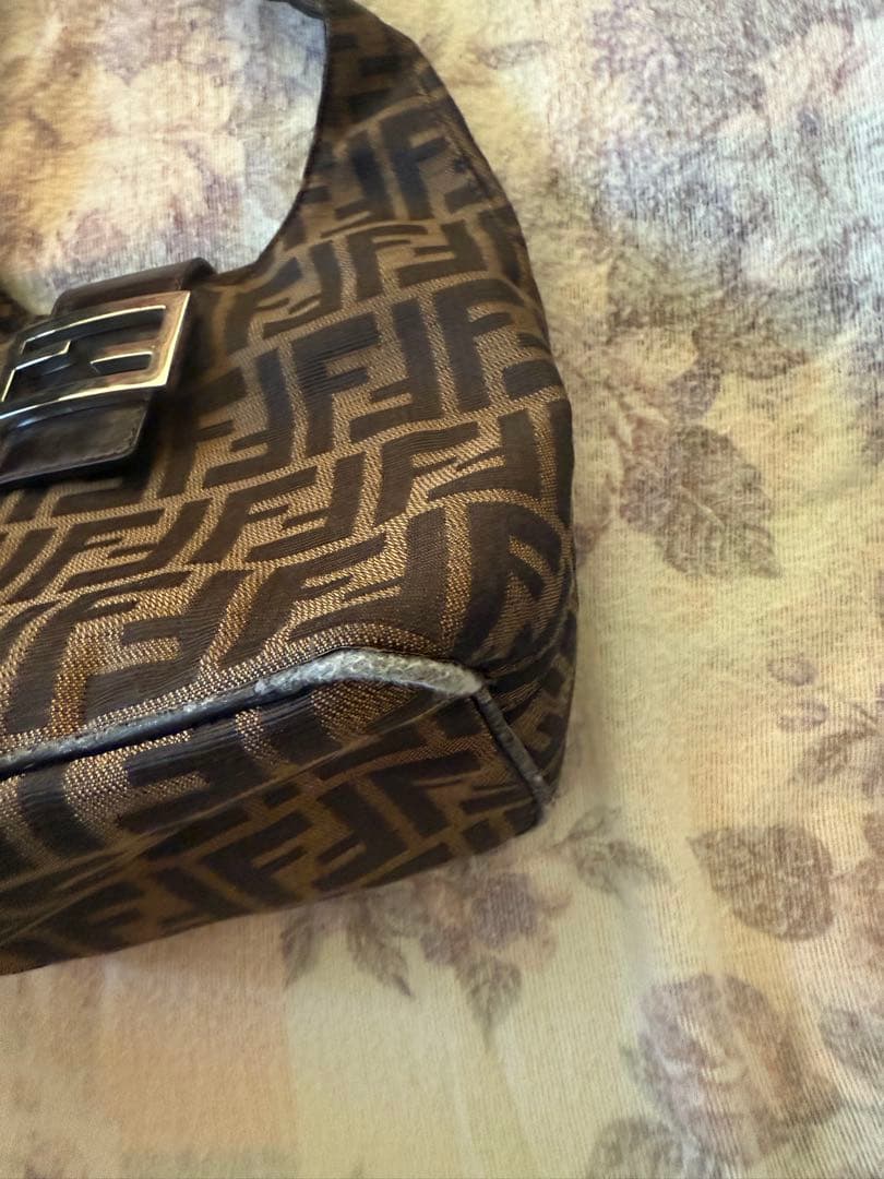 Fendi ブラウンロゴハンドバッグ