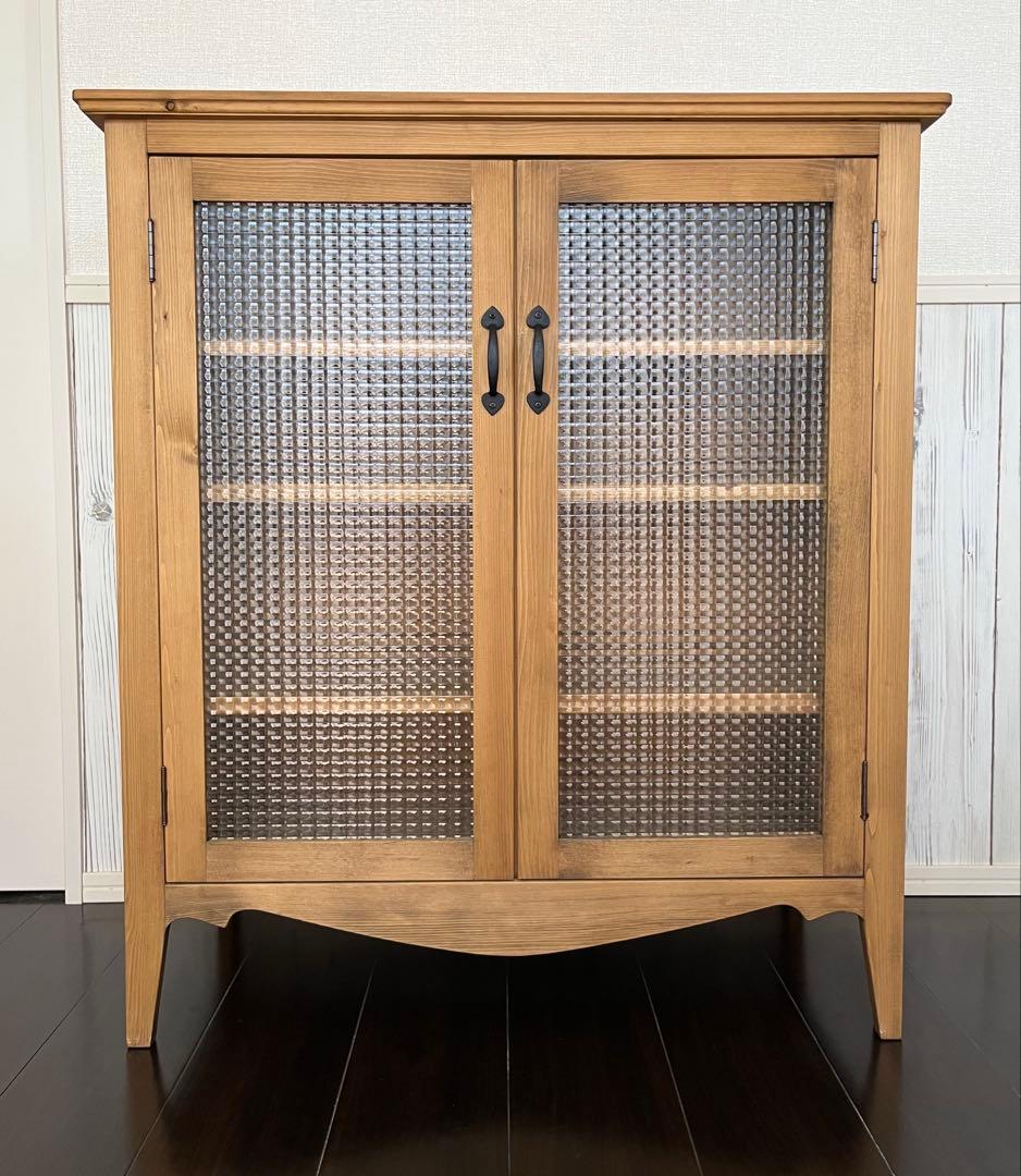 パイン無垢材 オーダーキャビネット チェッカーガラス扉