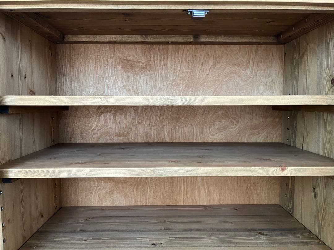 パイン無垢材 オーダーキャビネット チェッカーガラス扉