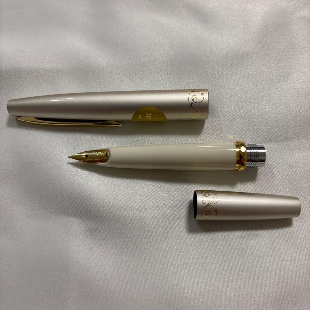 PILOT '70s Elite 新品万年筆 18K スクリプト　細字