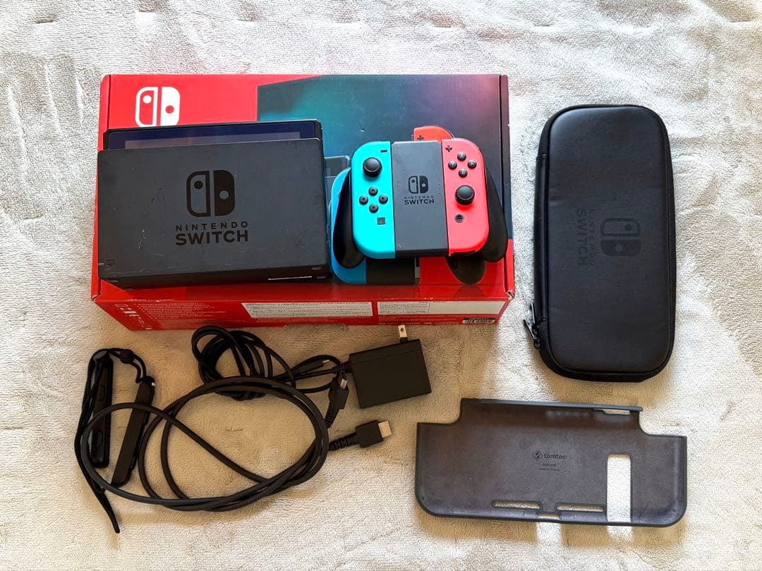 Nintendo Switch 本体⭐︎純正ケース+背面カバー+保護フィルム付