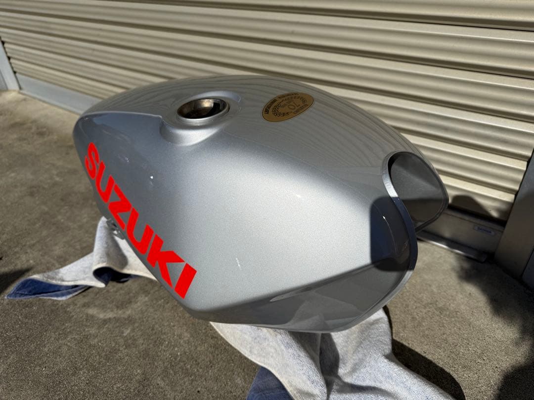 SUZUKI 70周年記念タンク シルバー　GSX1100S
