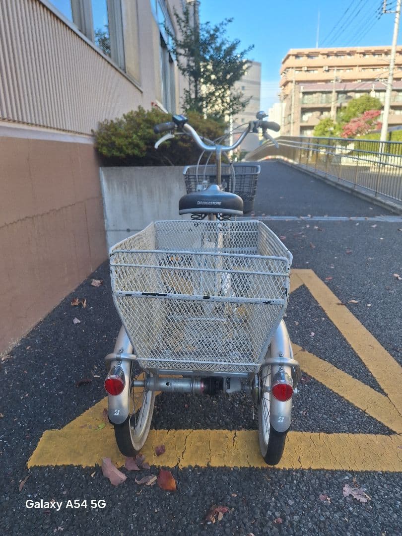 ブリジストン　アシスタワゴン 三輪電動アシスト自転車 シルバー