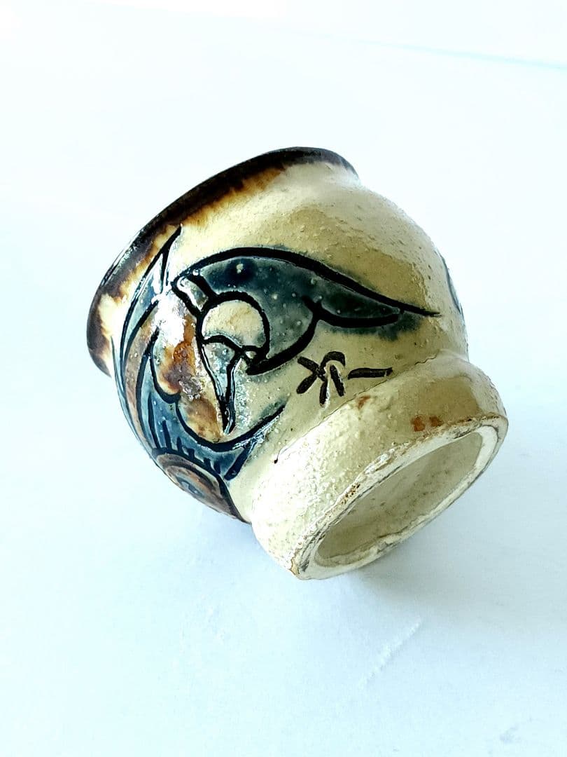 人間国宝 金城次郎 壺屋焼 魚文 海老文湯呑 陶器 高さ約7cm 共箱