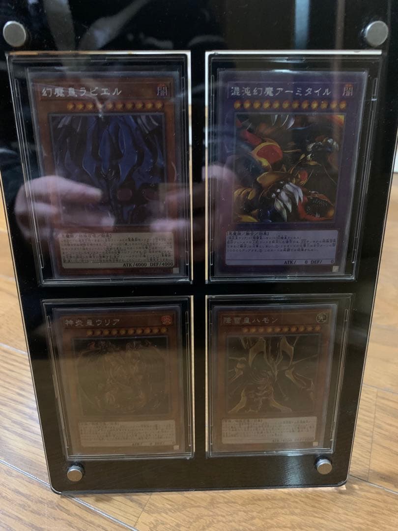 4連ブラックディスプレイケース　スタンド付(対応・遊戯王)