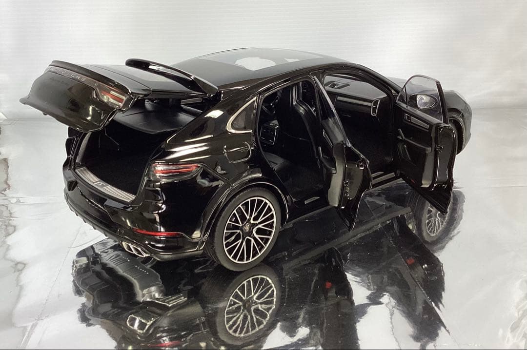 NOREV 2019 ポルシェ カイエン ターボ ブラック 1/18 ノレブ