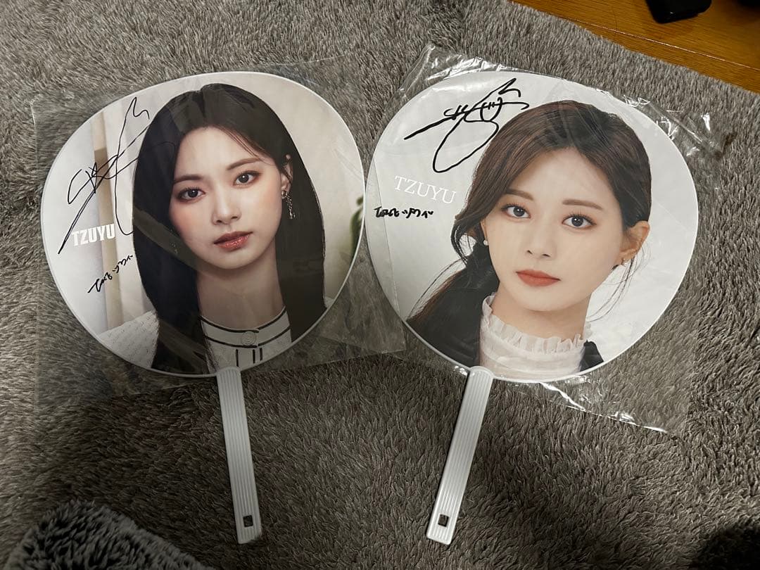 TWICE 直筆サインうちわツウィ「土日限定価格」