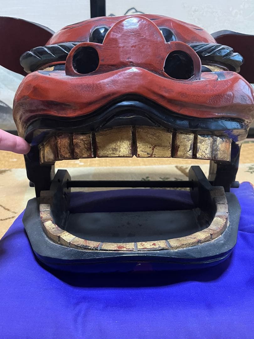 【木彫りの獅子頭】獅子舞　開閉式　縁起物　雌雄片方づつの出品　①