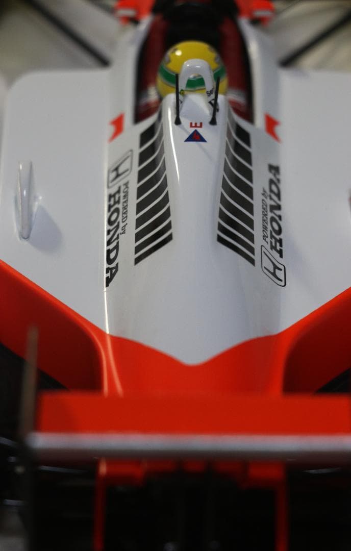 貴重ビックスケール１／1８マクラーレン・ホンダMP4／4　セナ・コレコレ　中古品